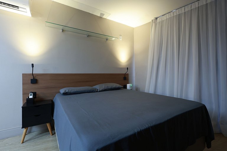 Estúdio 1610 — Quarto de casal e sala, perto de tudo.