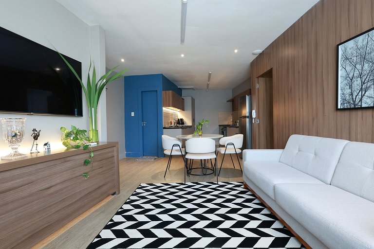 Estúdio 1610 — Quarto de casal e sala, perto de tudo.