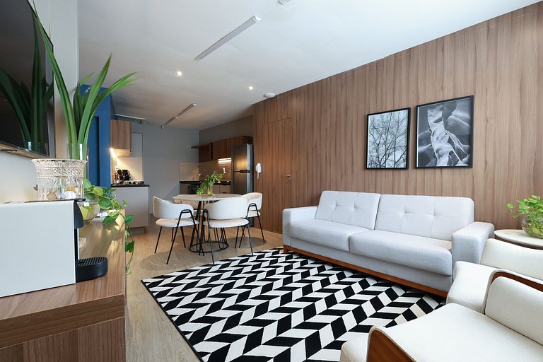 Estúdio 1610 — Quarto de casal e sala, perto de tudo.