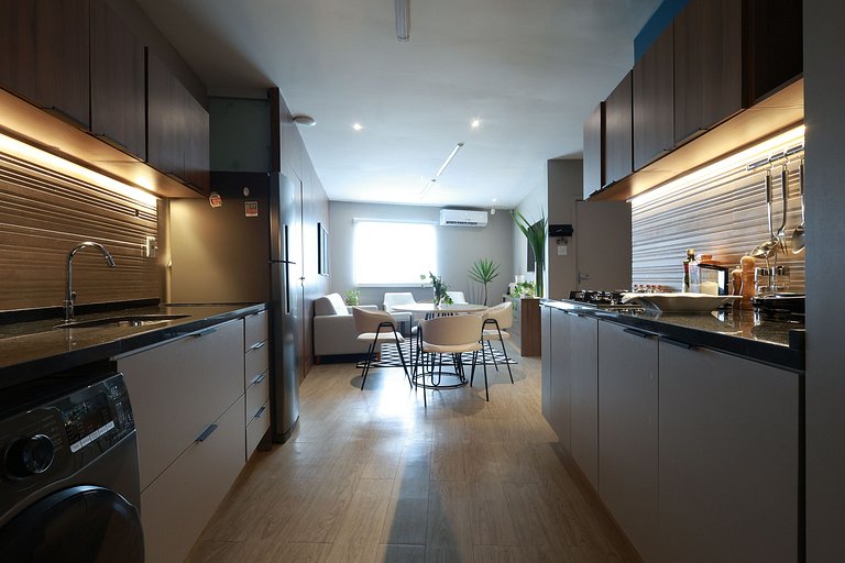 Estúdio 1610 — Quarto de casal e sala, perto de tudo.